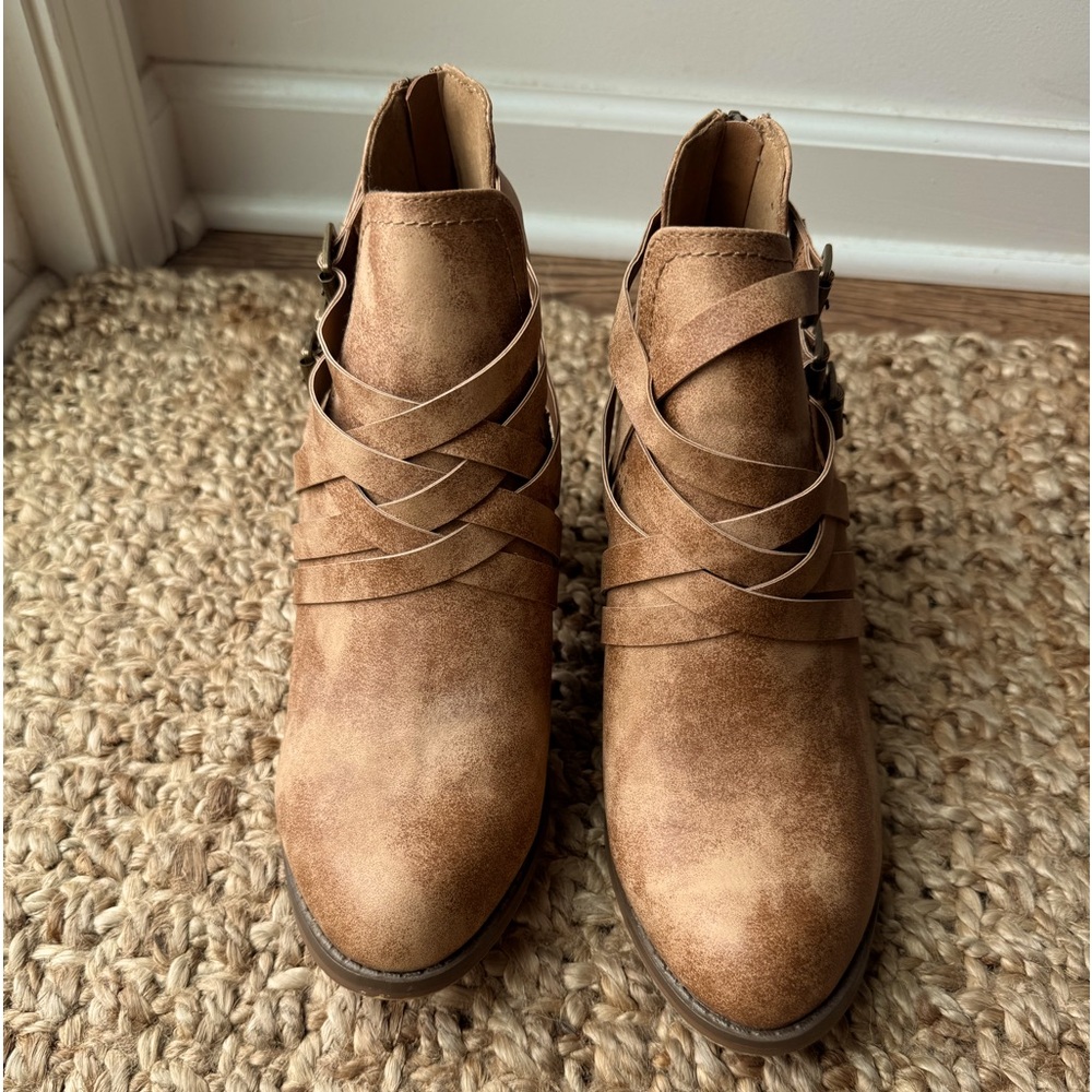 Shoelace strappy ankle boots tan brown Aprox 2” heel